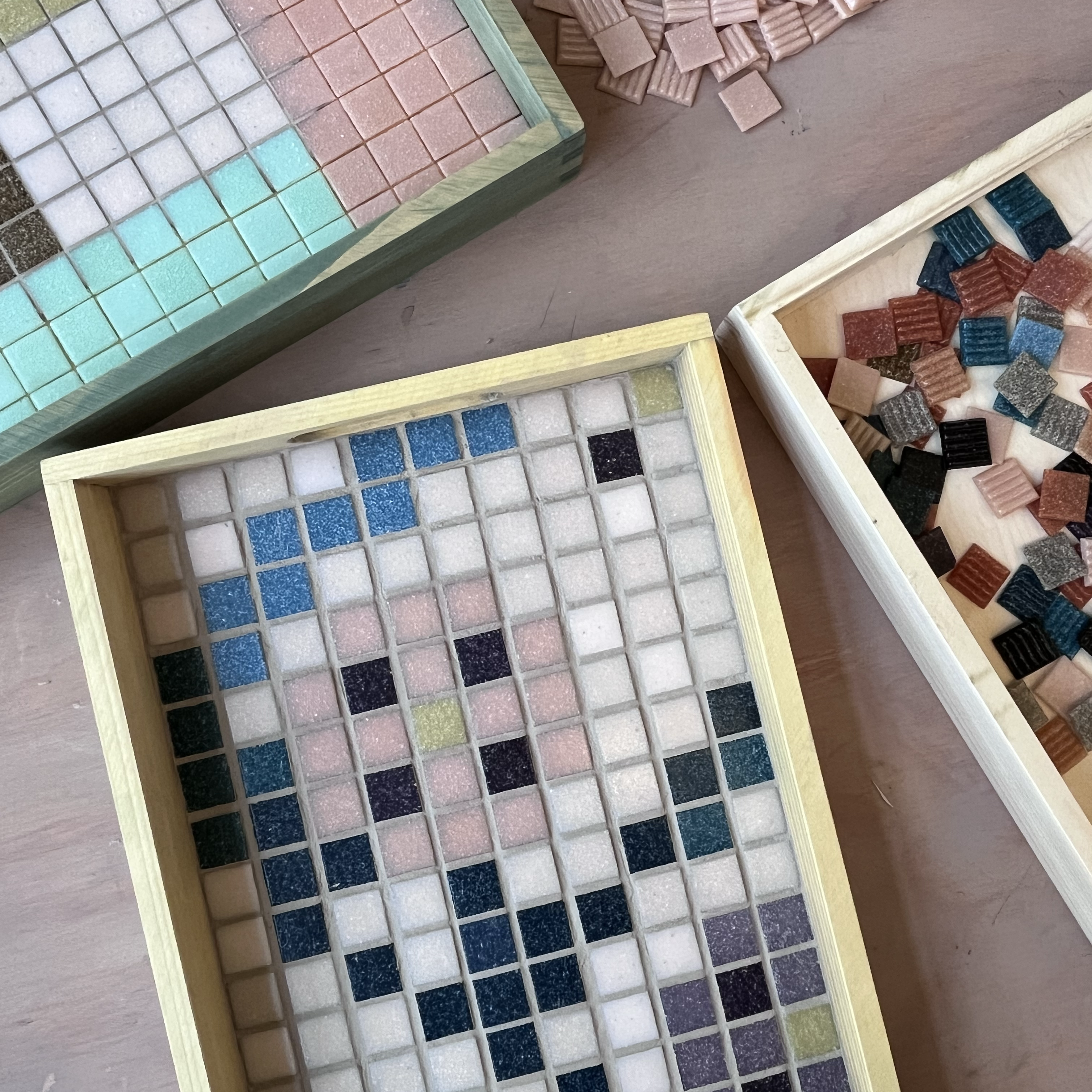 workshop: lav din egen mosaik bakke